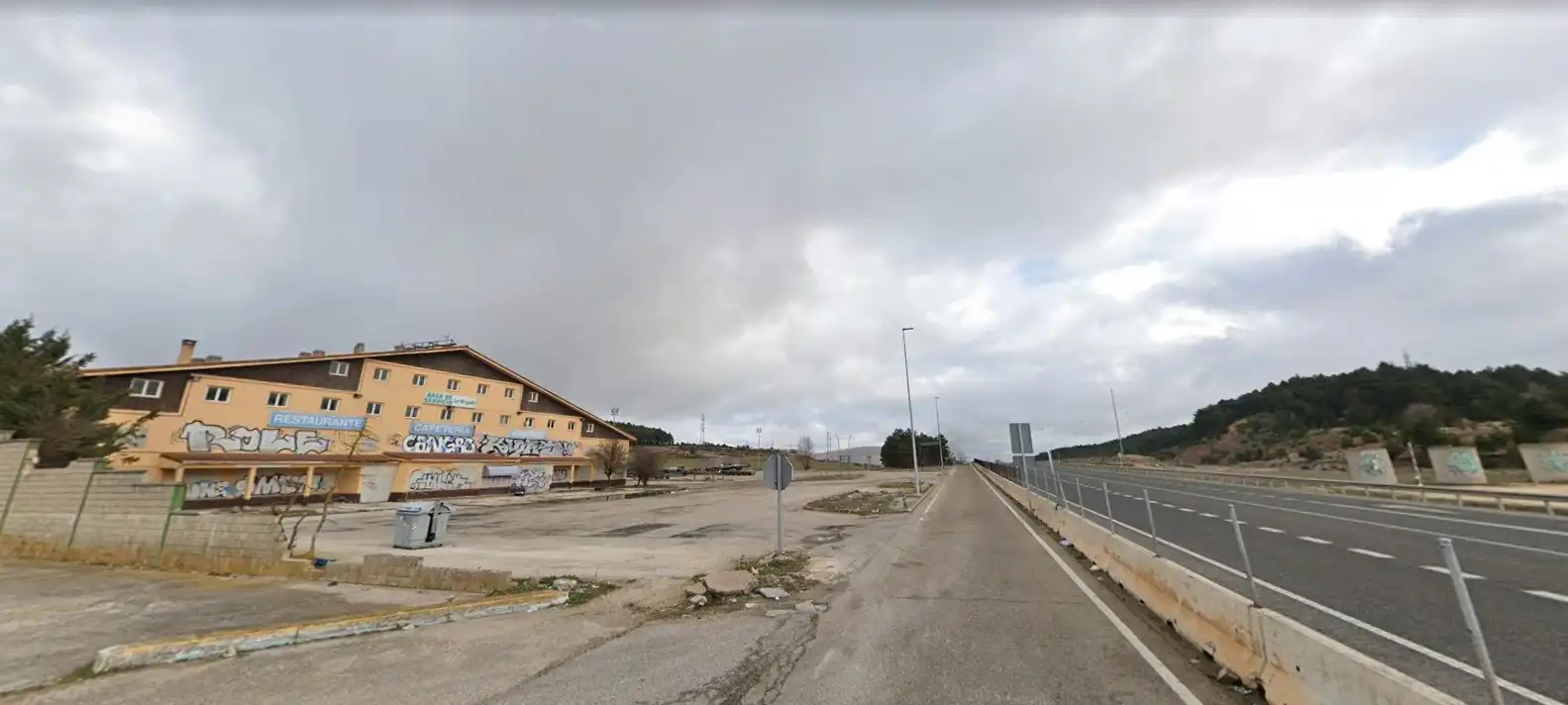 Edificio en venta en Calle el Charquillo, Monasterio de Rodilla