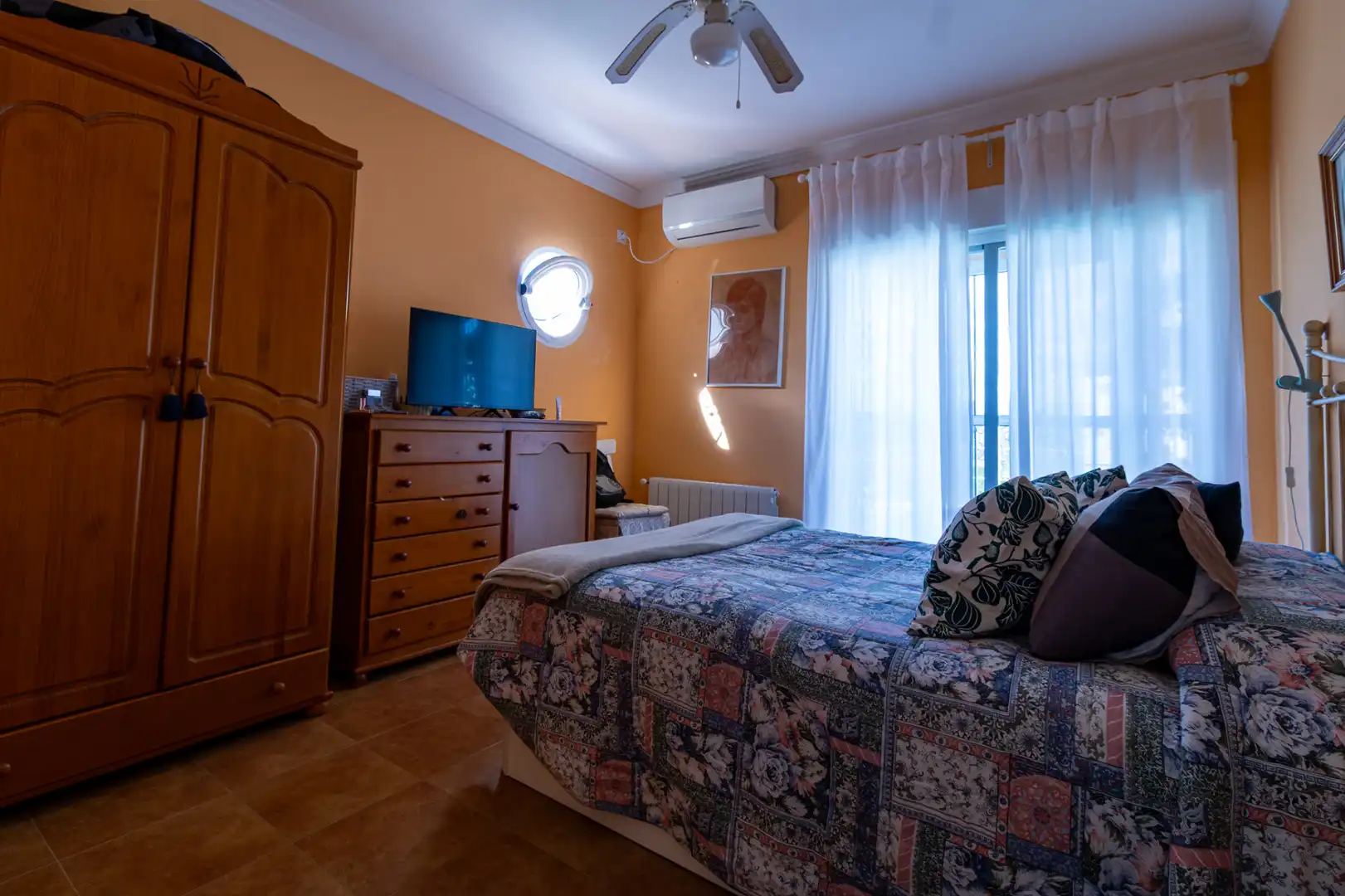 Habitación de Casa o chalet en venta en Bollullos de la Mitación con Aire acondicionado, Calefacción y Jardín privado