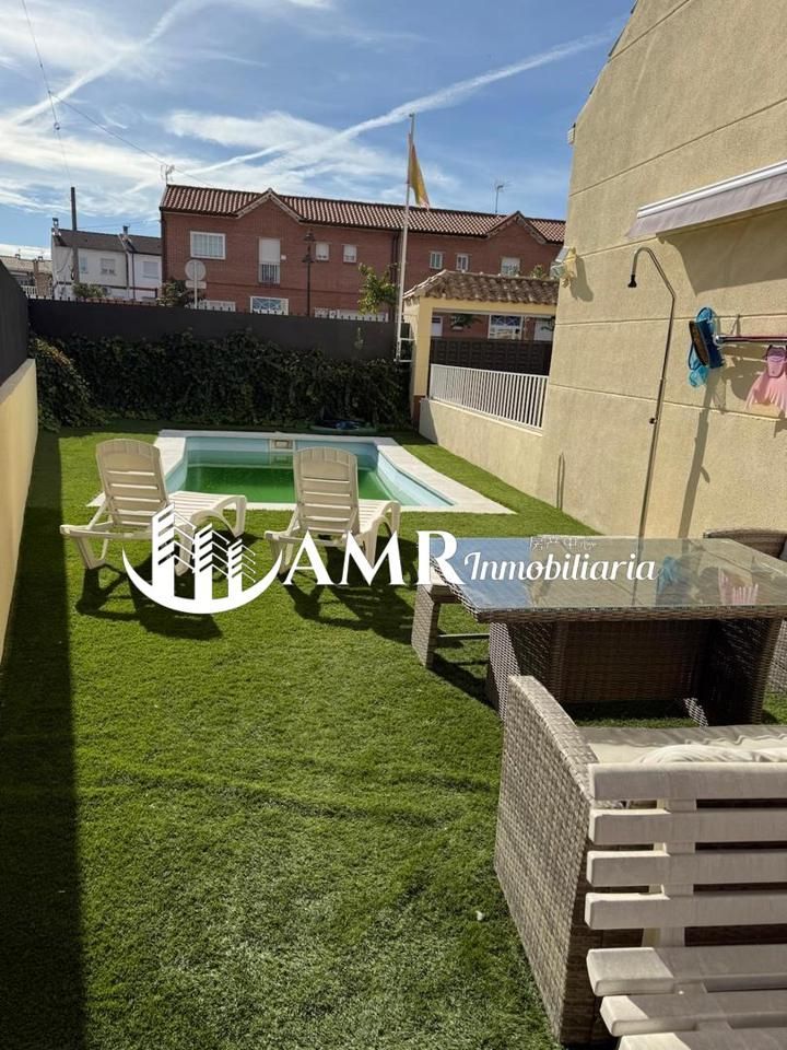 Jardí de Casa adosada en venda en Numancia de la Sagra amb Aire condicionat, Calefacció i Jardí privat