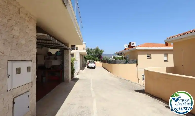 Vista exterior de Casa adosada en venta en Llançà con Aire acondicionado, Calefacción y Terraza