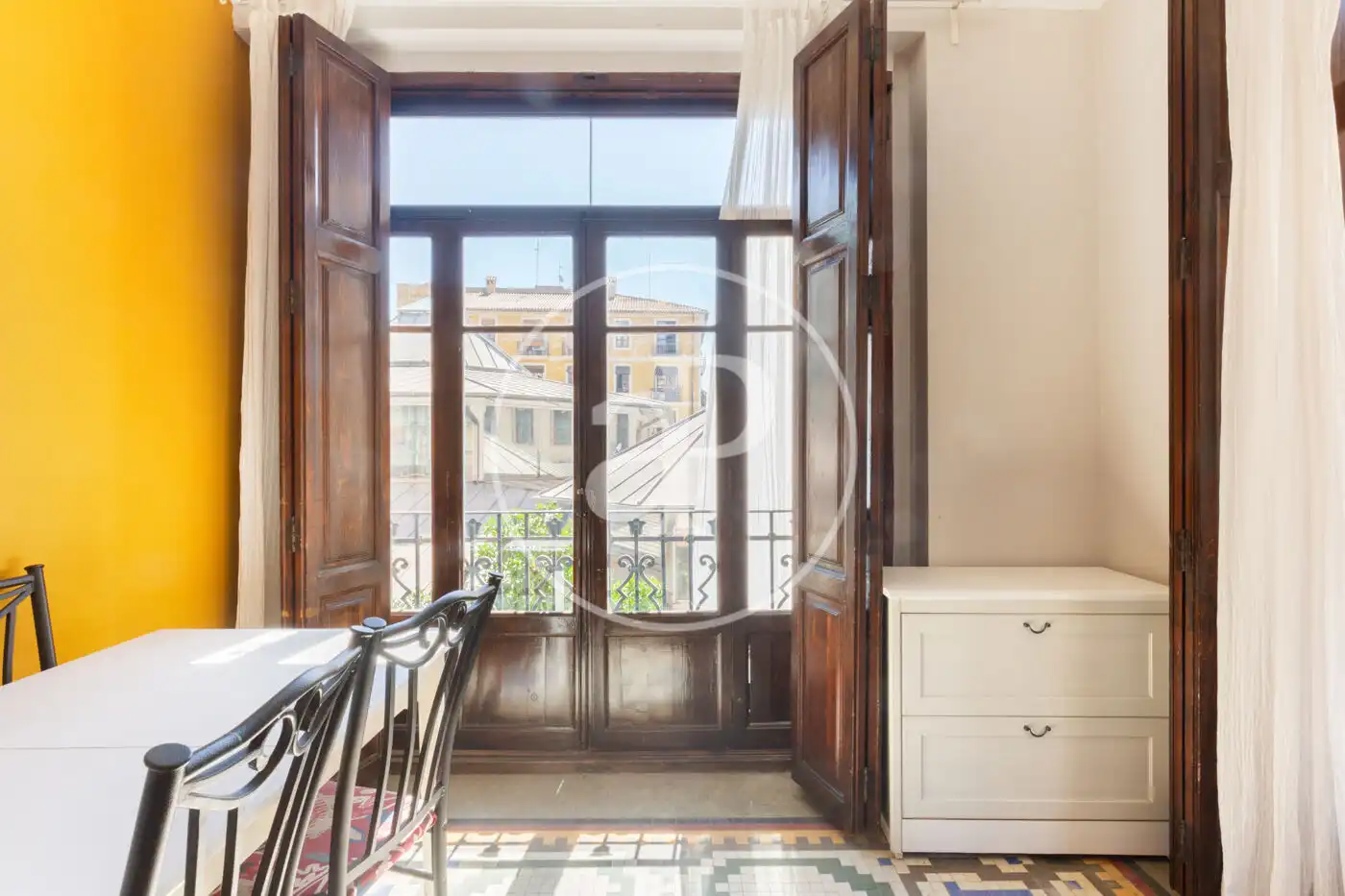 Flat with terrace to rent in C/ de la Corona, imagen 4