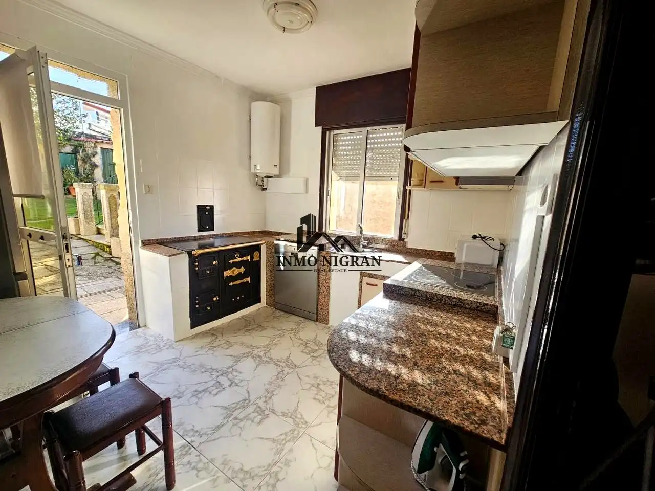 Cocina de Casa o chalet de alquiler en Nigrán con Jardín privado