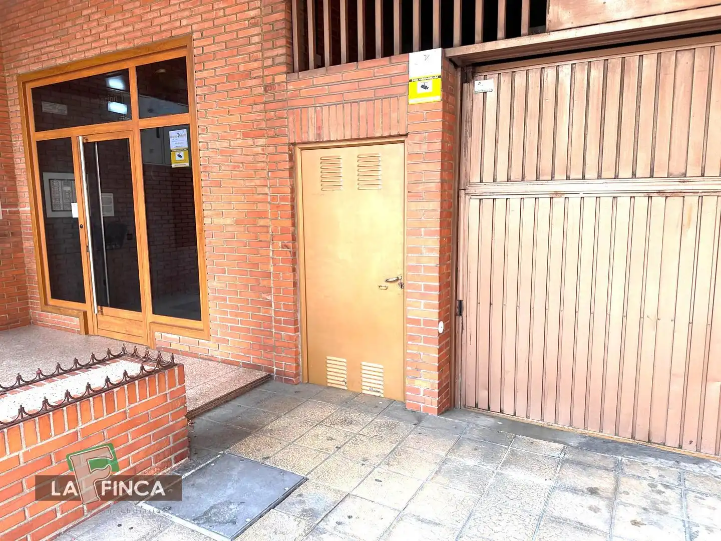 Parking de Piso en venta en Oviedo  con Calefacción, Parquet y Amueblado