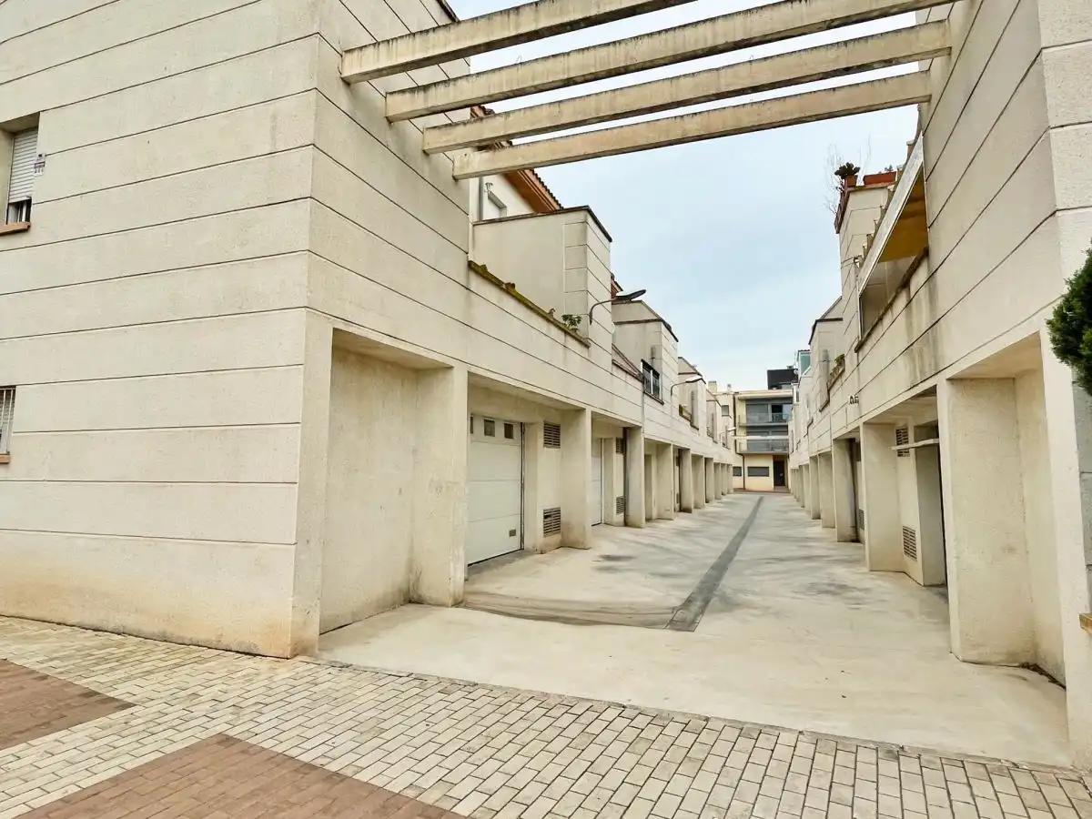 Vista exterior de Casa o xalet en venda en Santa Bàrbara amb Terrassa