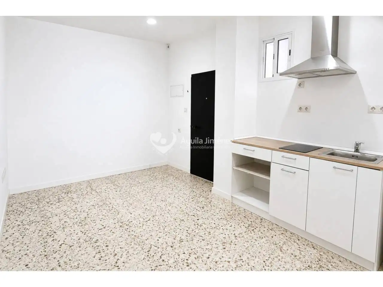 Cocina de Apartamento de alquiler en Alcalá de Guadaira con Calefacción y Alarma