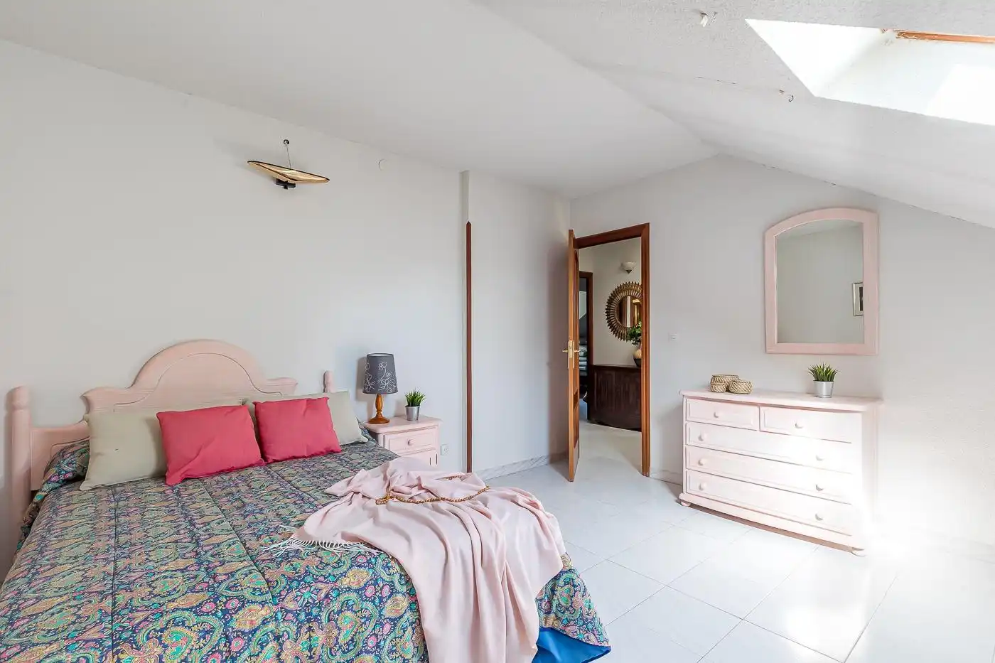Habitación de Casa o chalet en venta en San Lorenzo de El Escorial con Calefacción, Alarma y Piscina comunitaria