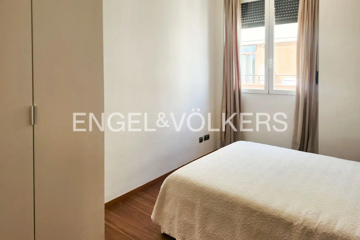 Habitación de Piso de alquiler en Valencia con Aire acondicionado, Calefacción y Amueblado