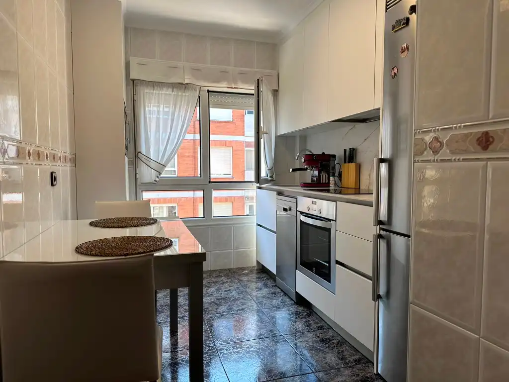 Cocina de Piso en venta en Gijón  con Calefacción, Parquet y Horno