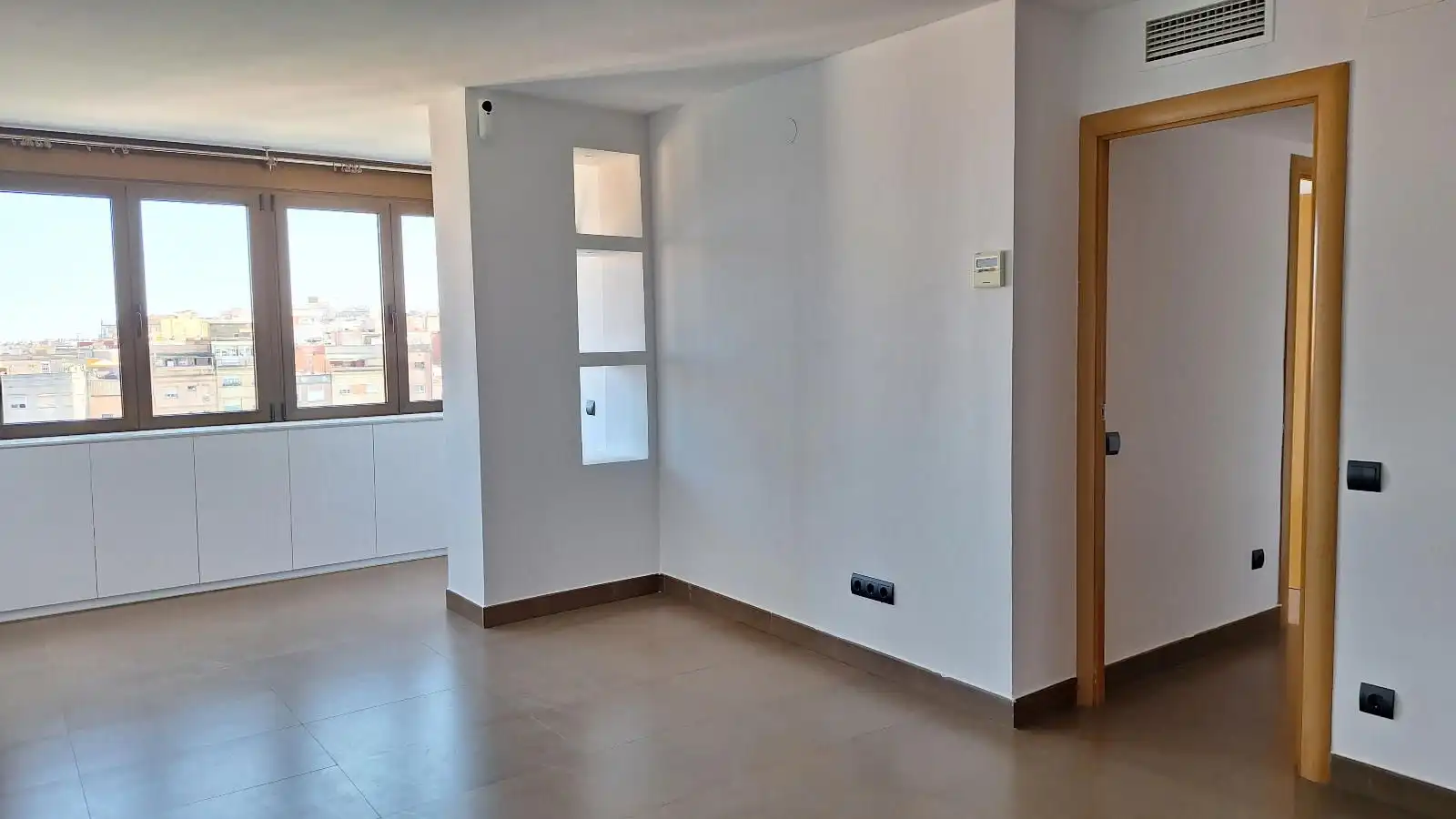 Wohnzimmer von Wohnung zur Miete in L'Hospitalet de Llobregat mit Klimaanlage und Heizung