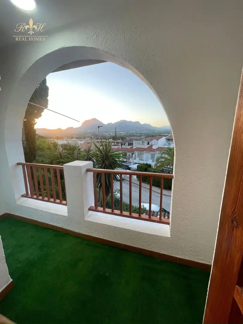Außenansicht von Maisonette zur Miete in L'Alfàs del Pi mit Klimaanlage, Terrasse und Schwimmbad