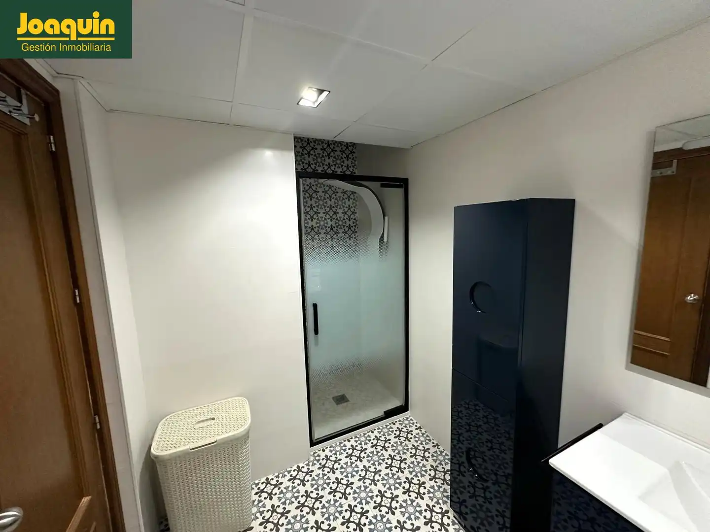 Badezimmer von Erdgeschoss zum Verkauf in Córdoba mit Klimaanlage, Heizung und Terrasse