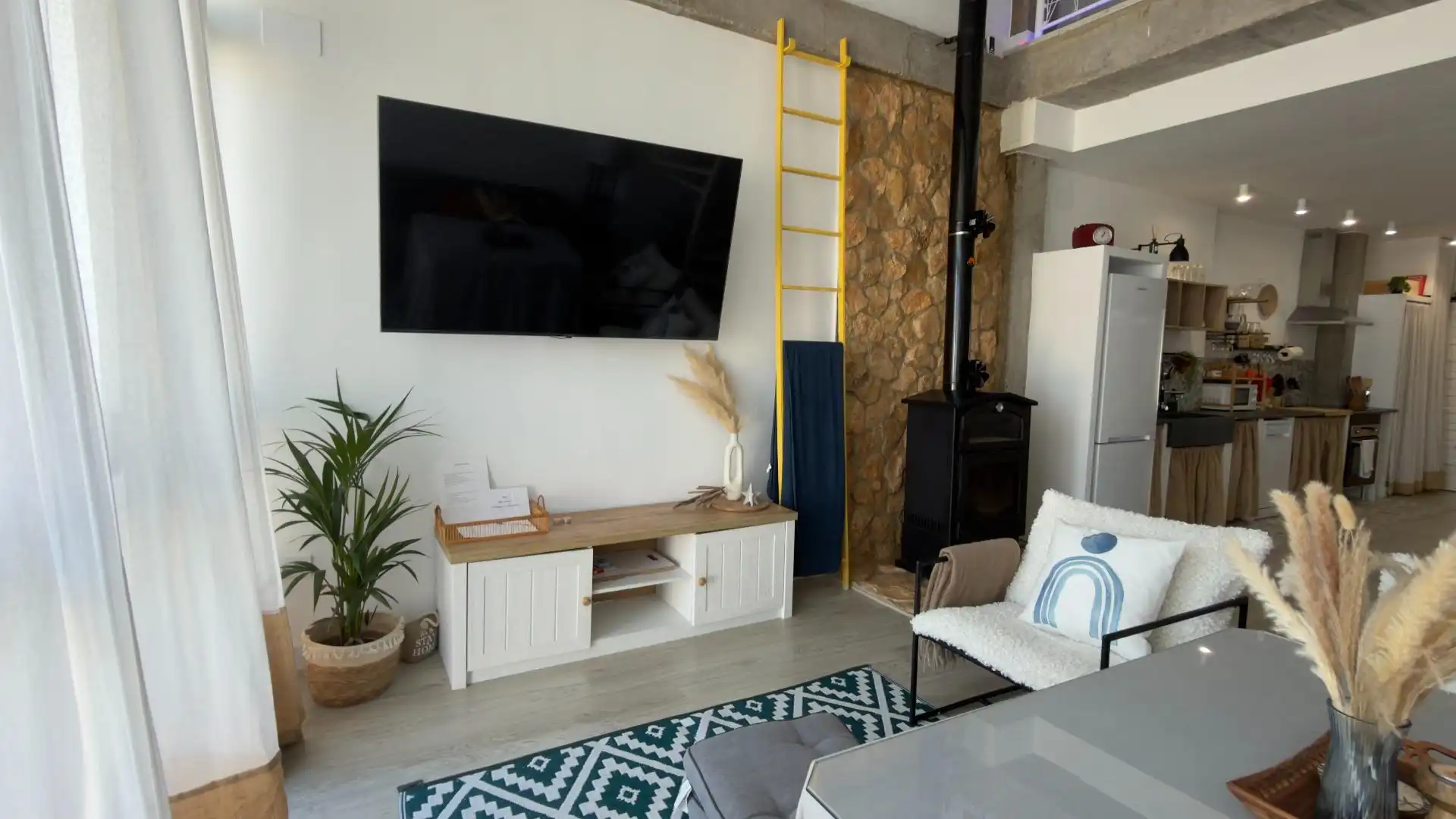 Sala d'estar de Casa o xalet en venda en Almodóvar del Río amb Aire condicionat, Calefacció i Terrassa