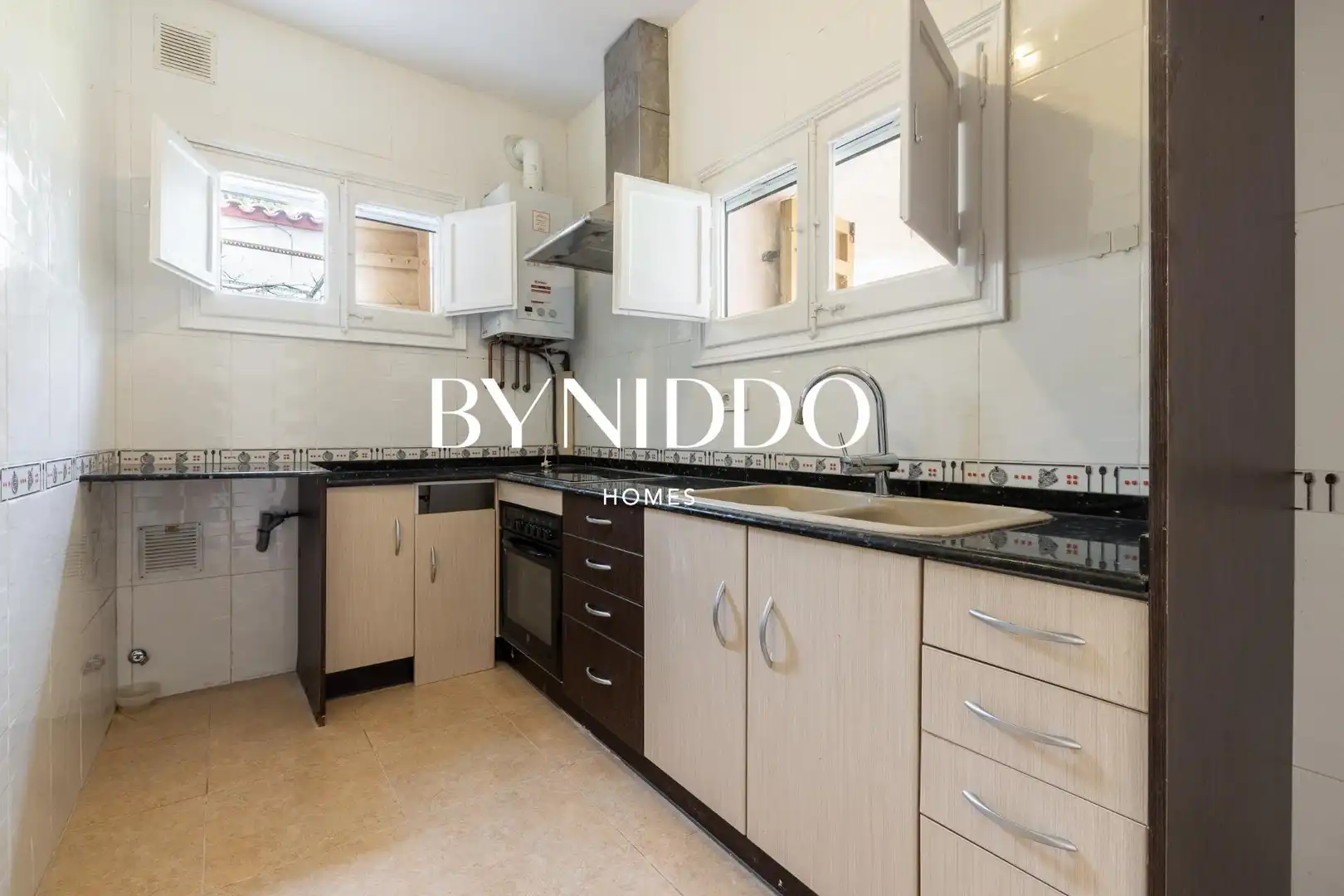 Cocina de Casa o chalet en venta en Sant Cugat del Vallès con Aire acondicionado, Calefacción y Jardín privado
