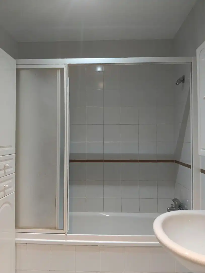 Bathroom of Flat for rent in Granada  with Air Conditioner, Heating and Terrace