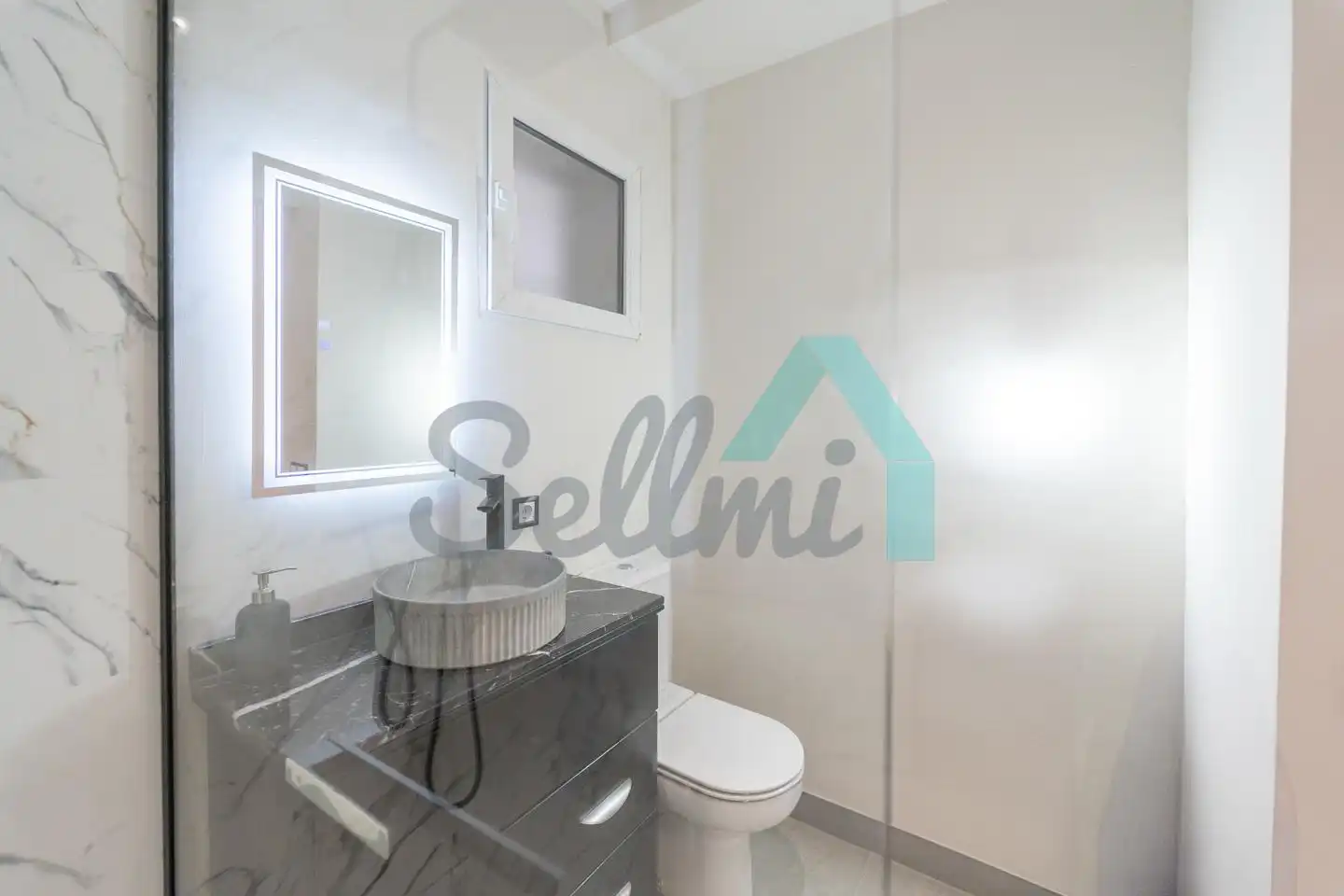 Baño de Piso en venta en Oviedo  con Calefacción, Parquet y Terraza