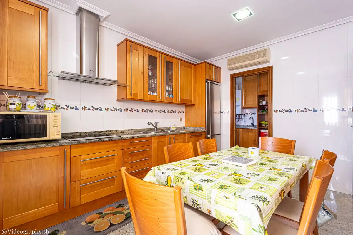 Cocina de Casa o chalet en venta en Alcalá de Henares con Aire acondicionado, Calefacción y Jardín privado