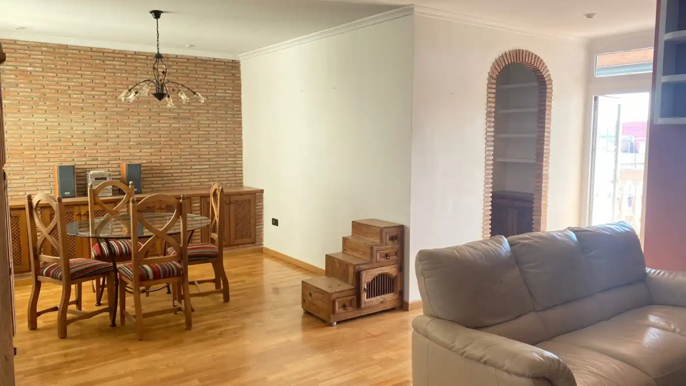 Wohnzimmer von Dachboden zum Verkauf in Silla mit Klimaanlage, Heizung und Parkett