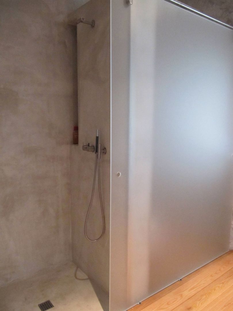 Bathroom of Flat to rent in Girona Capital  with Air Conditioner, Furnished and TV