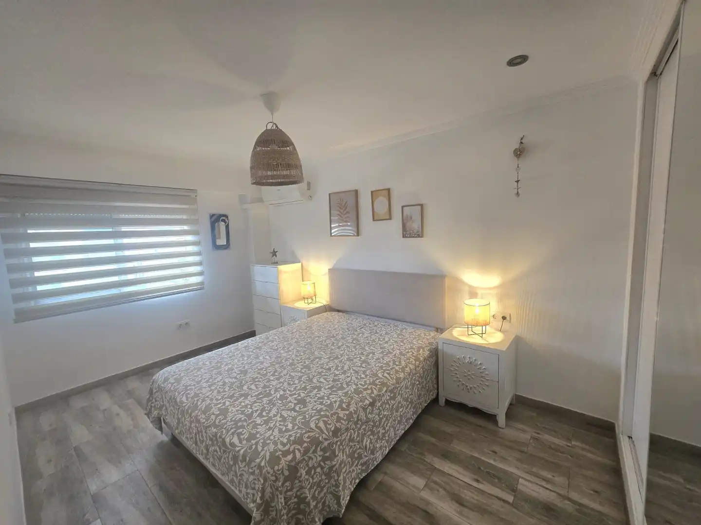Schlafzimmer von Wohnung zur Miete in Valencia mit Klimaanlage, Terrasse und Möbliert