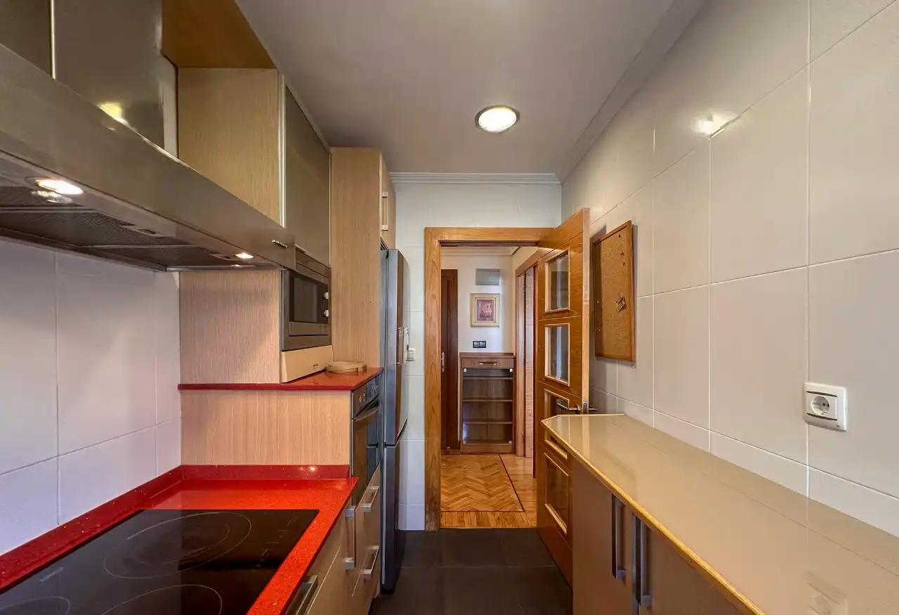 Cocina de Dúplex en venta en Santa Cruz de Bezana con Calefacción y Amueblado