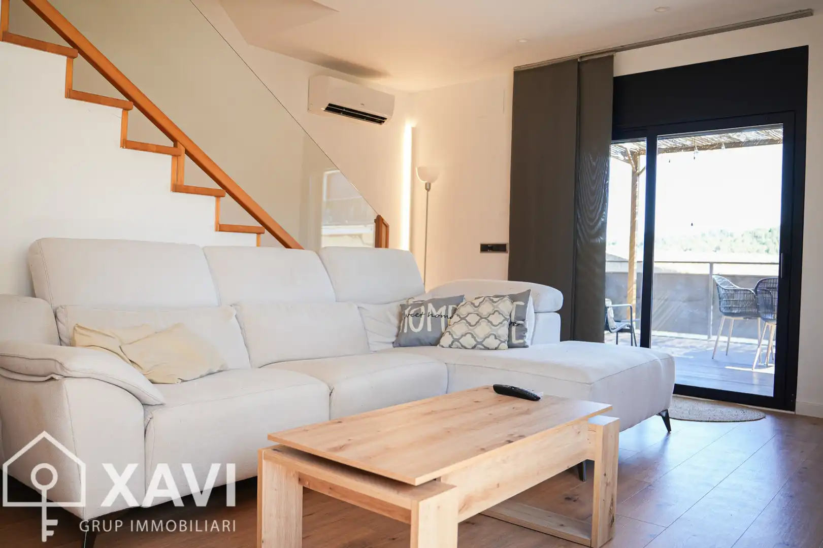 Sala de estar de Casa adosada en venta en Cabrera d'Anoia con Aire acondicionado, Calefacción y Jardín privado