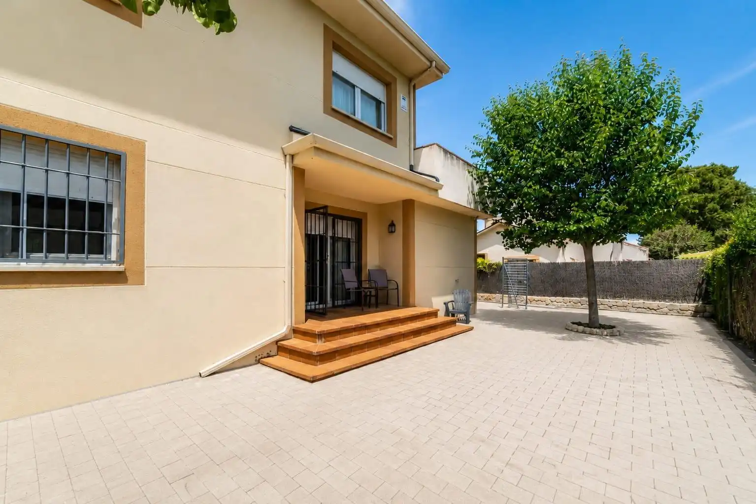 Vista exterior de Casa o xalet en venda en Valdemorillo amb Piscina comunitària