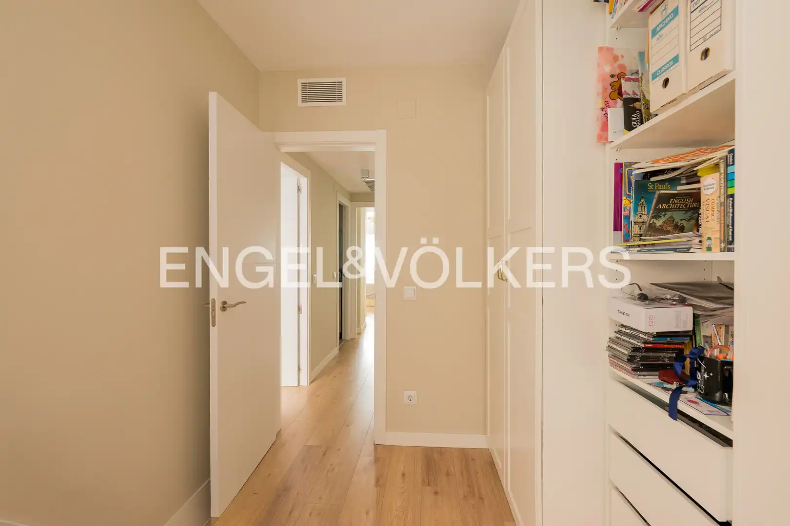 Flat for sale in Madrid  with Air Conditioner, Heating and Private garden