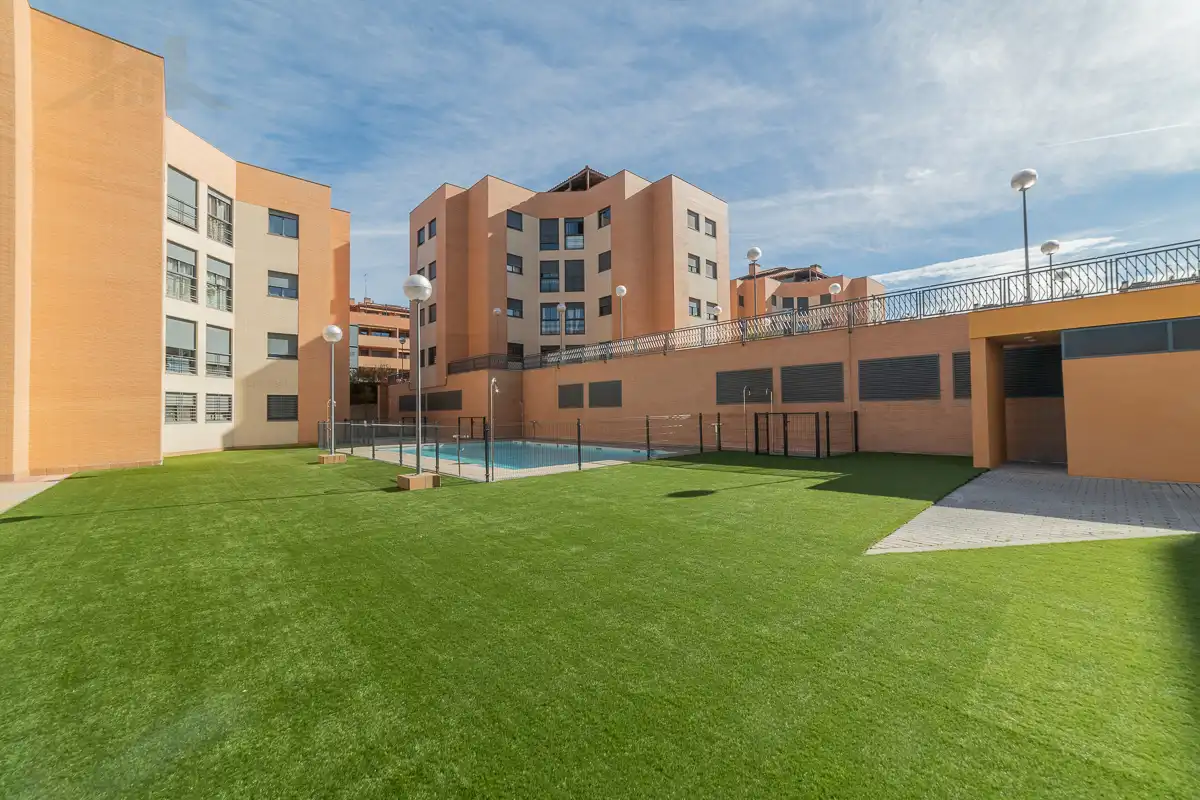 Vista exterior de Pis en venda en Navalcarnero amb Aire condicionat, Calefacció i Parquet
