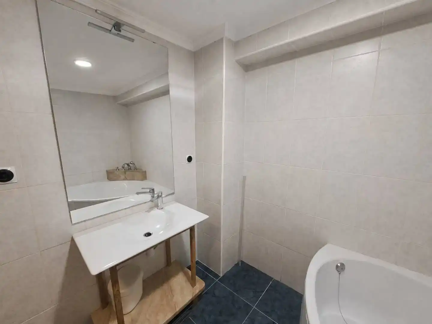 Bathroom of Flat for sale in  Valencia Capital  with Air Conditioner and Balcony