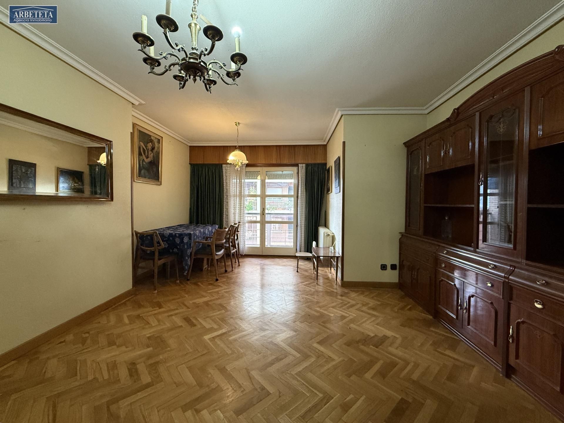 Comedor de Piso en venta en Guadalajara Capital con Calefacción, Terraza y Balcón