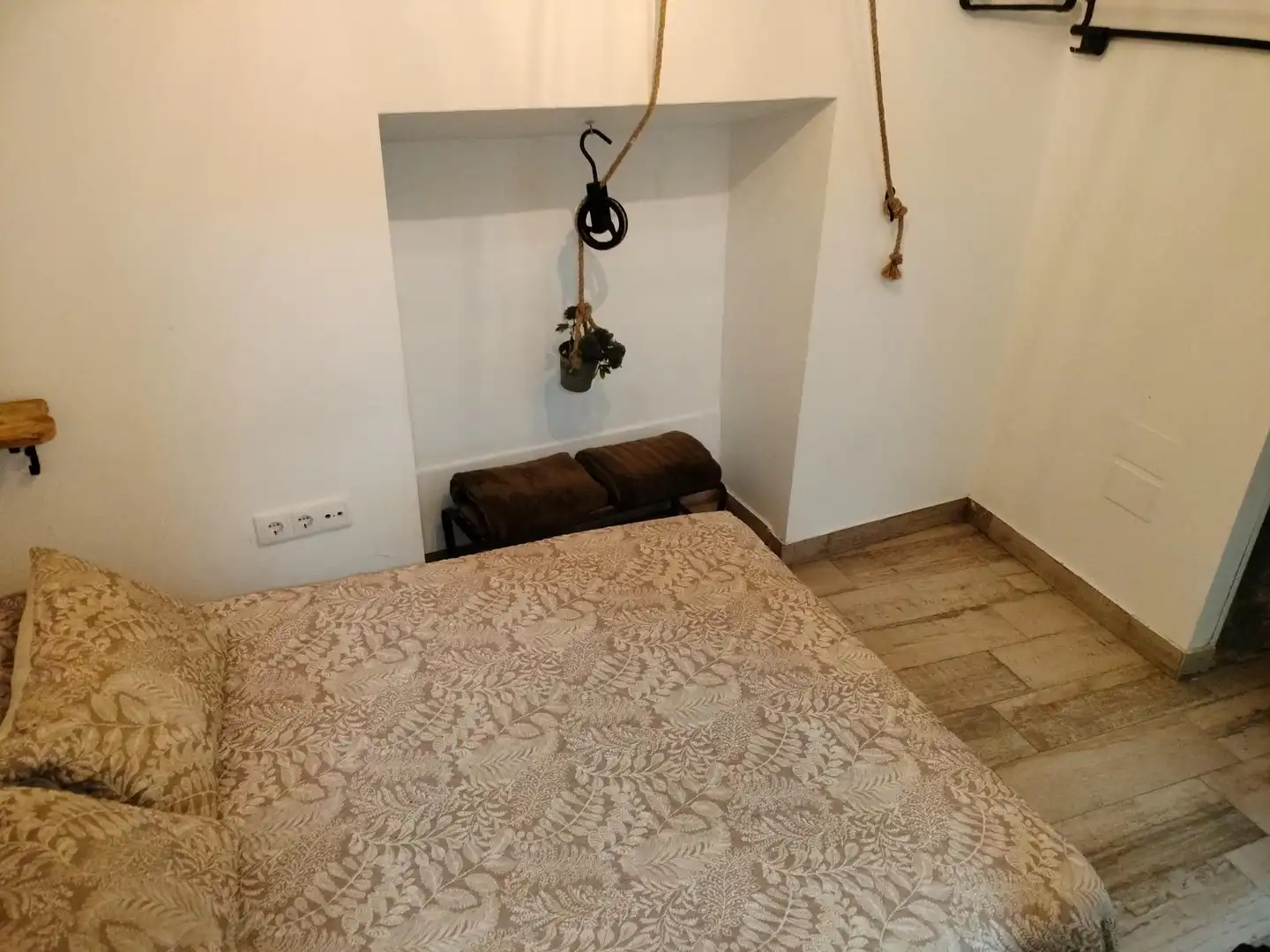 Bedroom of Apartments for rent in Cádiz