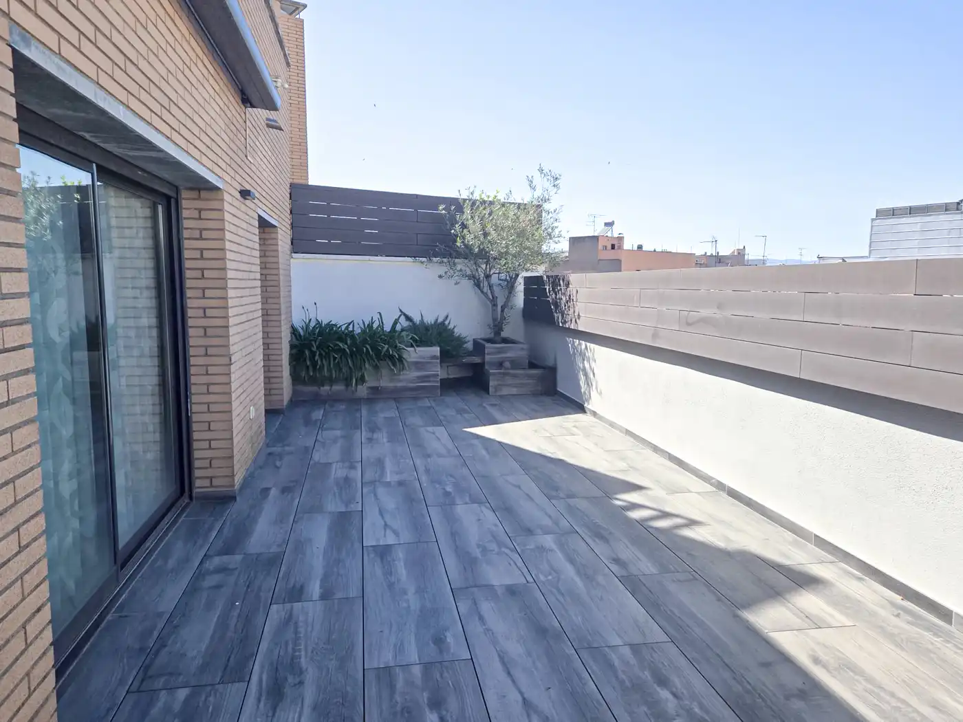 Terrace of Attic for rent in Figueres  with Air Conditioner, Heating and Terrace