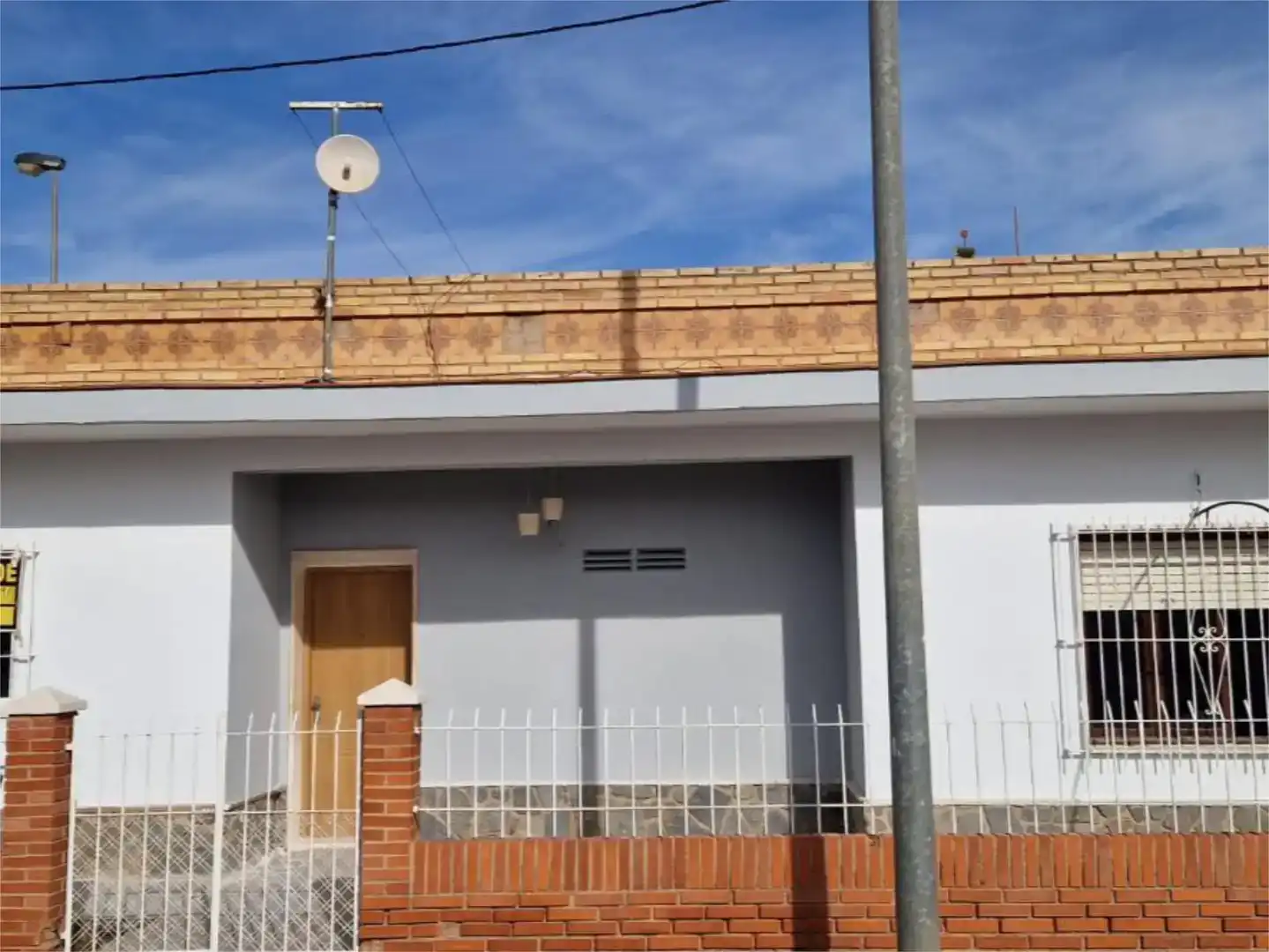 Vista exterior de Casa adosada en venda en Cartagena amb Jardí privat i Traster