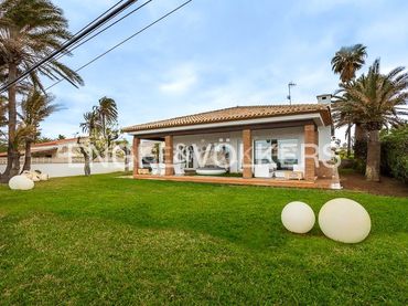 Casa rústica con jardín en venta en Las Marinas / Les Marines