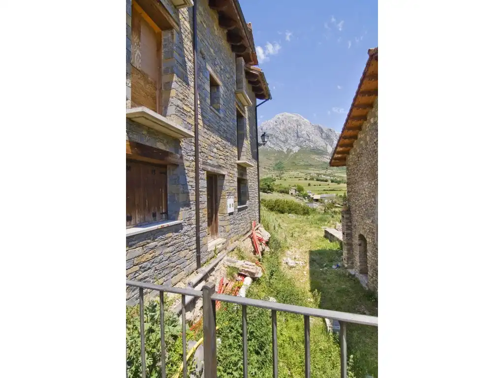 Exterior view of Houses for sale in Valle de Lierp