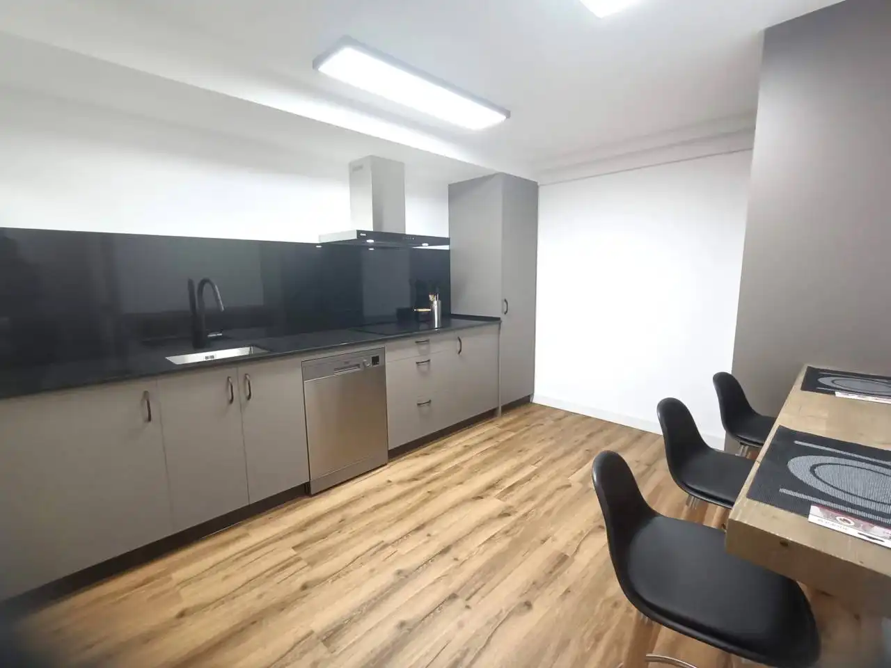 Cuina de Pis de lloguer en Vic amb Calefacció, Parquet i Moblat
