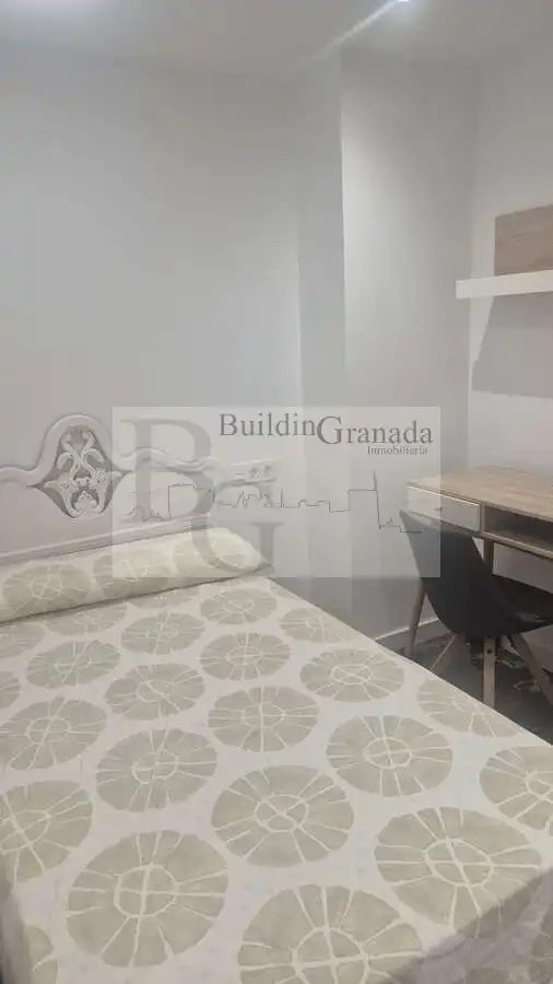 Dormitori de Pis de lloguer en Granada amb Aire condicionat, Calefacció i Moblat