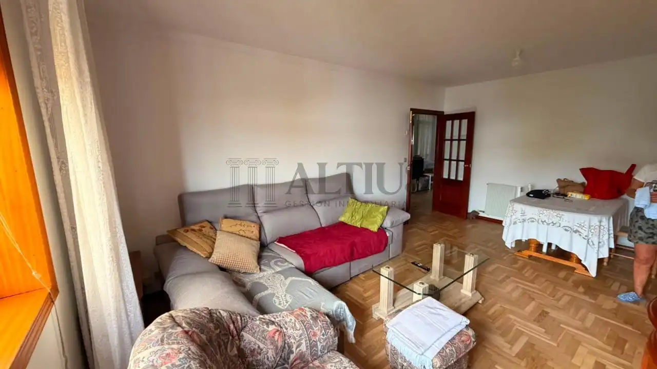 Living room of Flat for share in Santiago de Compostela   with Heating and Furnished