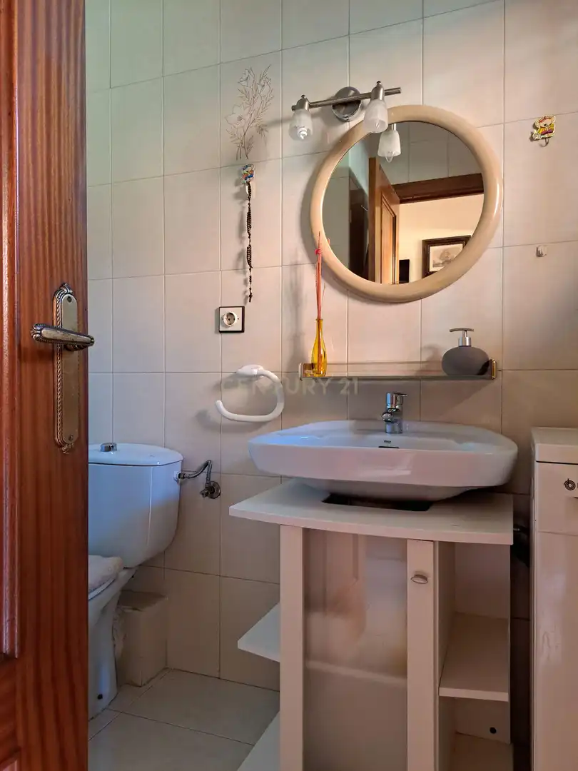 Badezimmer von Einfamilien-Reihenhaus zur Miete in Boadilla del Monte mit Abstellraum, Ofen und Waschmaschine