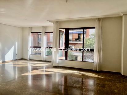 Exterior view of Flat for sale in  Valencia Capital  with Air Conditioner, Terrace and Balcony