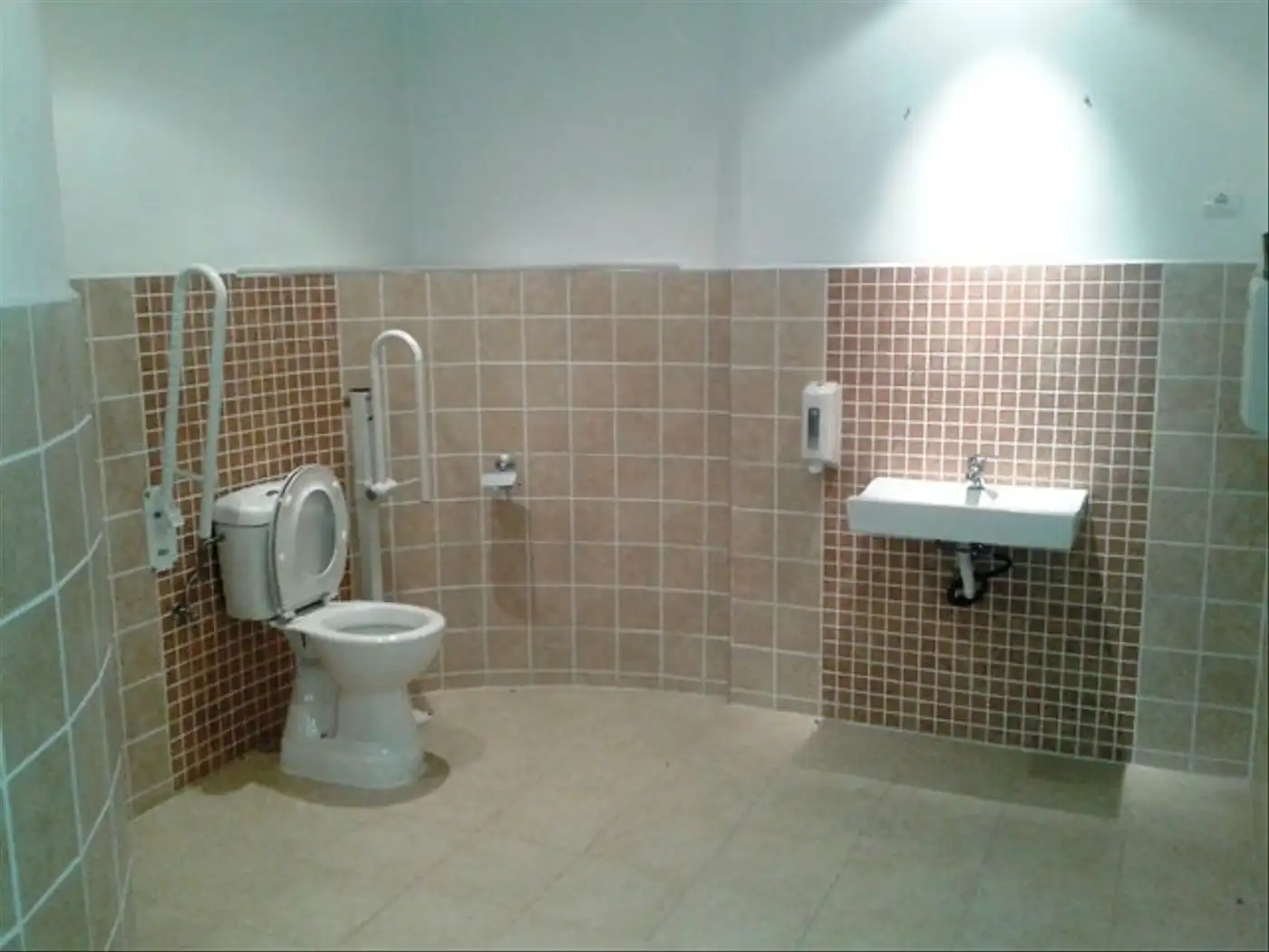 Bathroom of Commercial properties for rent in Sant Feliu de Llobregat