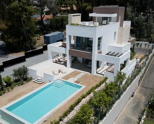 Swimming pool of House or chalet for sale in Marbella  with Air Conditioner, Private garden and Terrace