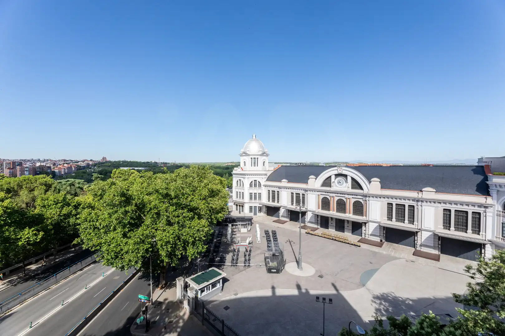 Vista exterior de Pis en venda en Madrid amb Calefacció i Terrassa