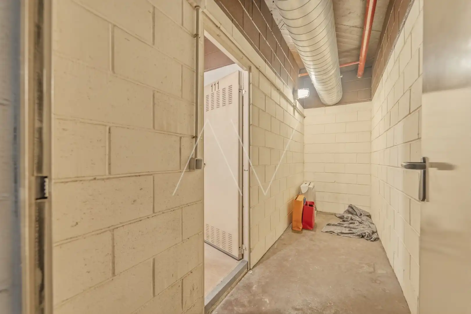 Wohnung zum Verkauf in Barcelona mit Klimaanlage, Heizung und Terrasse