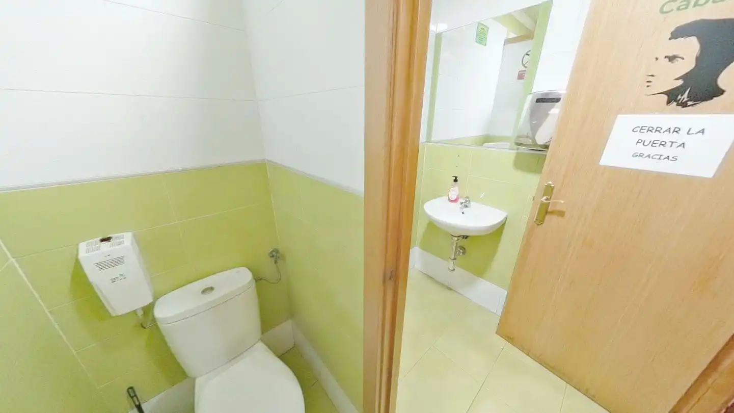 Baño de Local de alquiler en Consuegra con Aire acondicionado y Amueblado