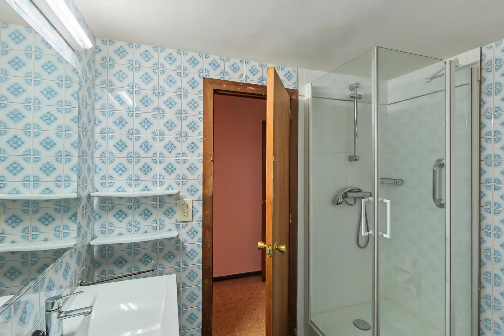 Badezimmer von Wohnungen zum Verkauf in Figueres