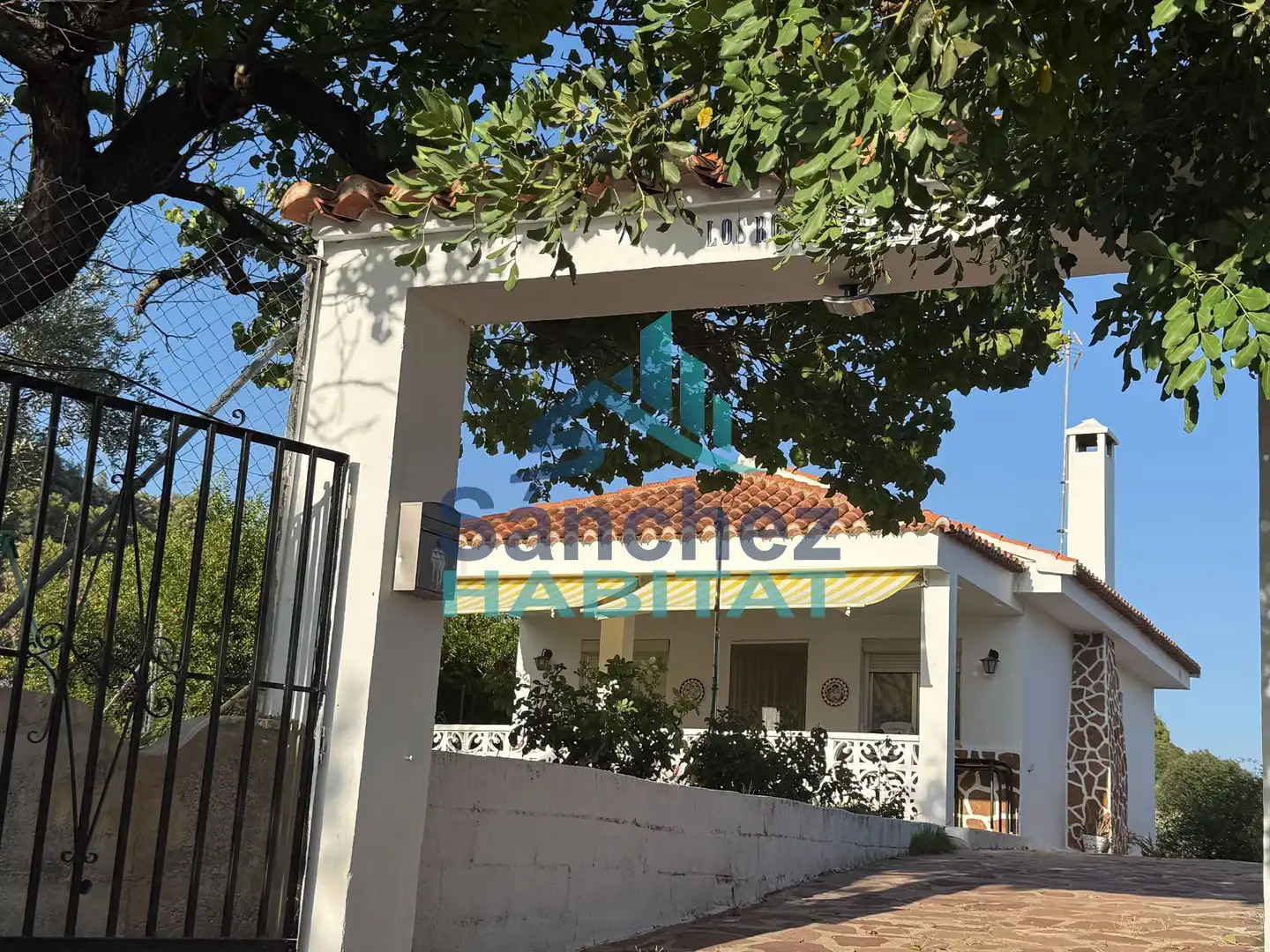 Houses for sale in Chelva  with Private garden, Terrace and Storage room