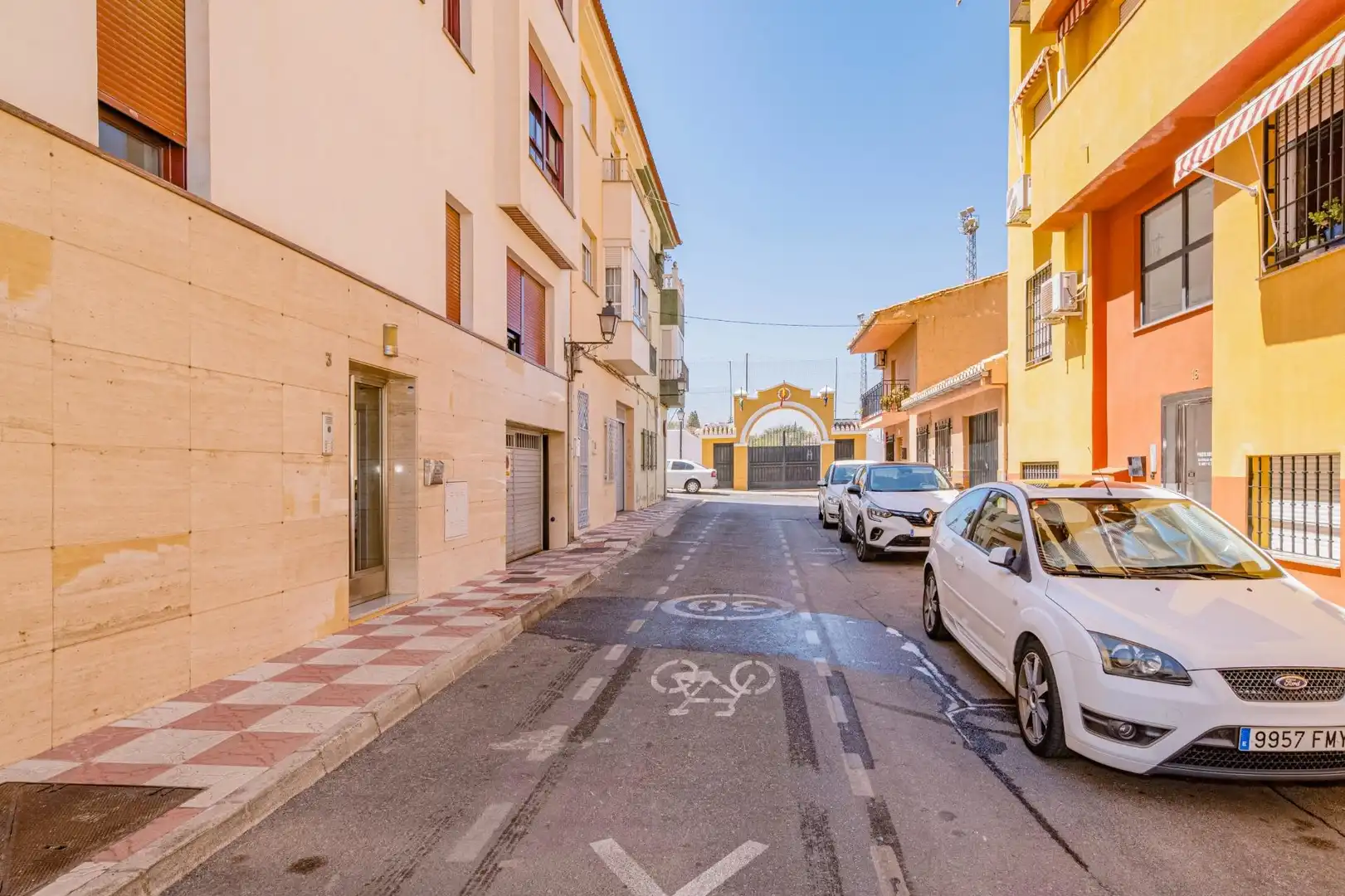 Exterior view of Flat for sale in La Zubia  with Air Conditioner