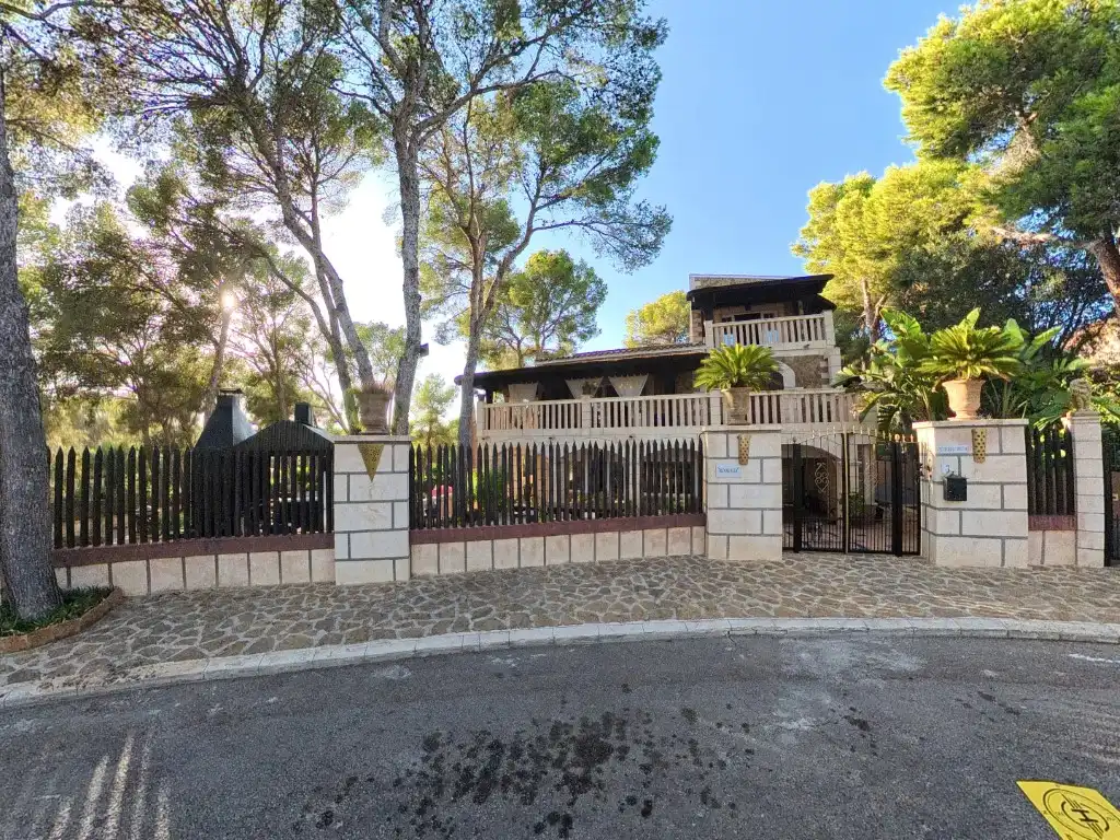 Außenansicht von Haus oder Chalet zum Verkauf in Calvià mit Klimaanlage, Privatgarten und Terrasse