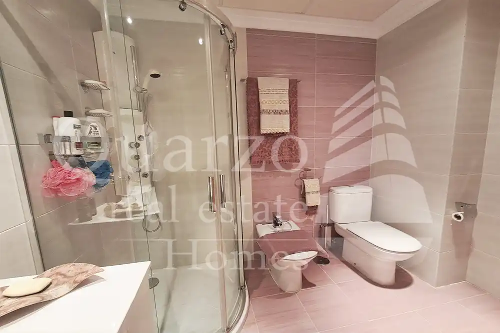 Baño de Casa adosada en venta en Plasencia con Calefacción, Terraza y Balcón